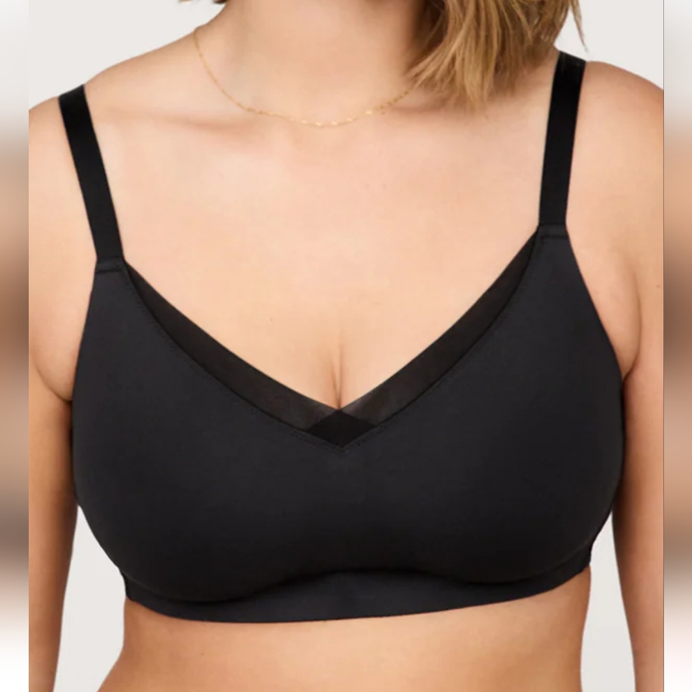Everyday Comfort Wireless V-Neck Bra - Black